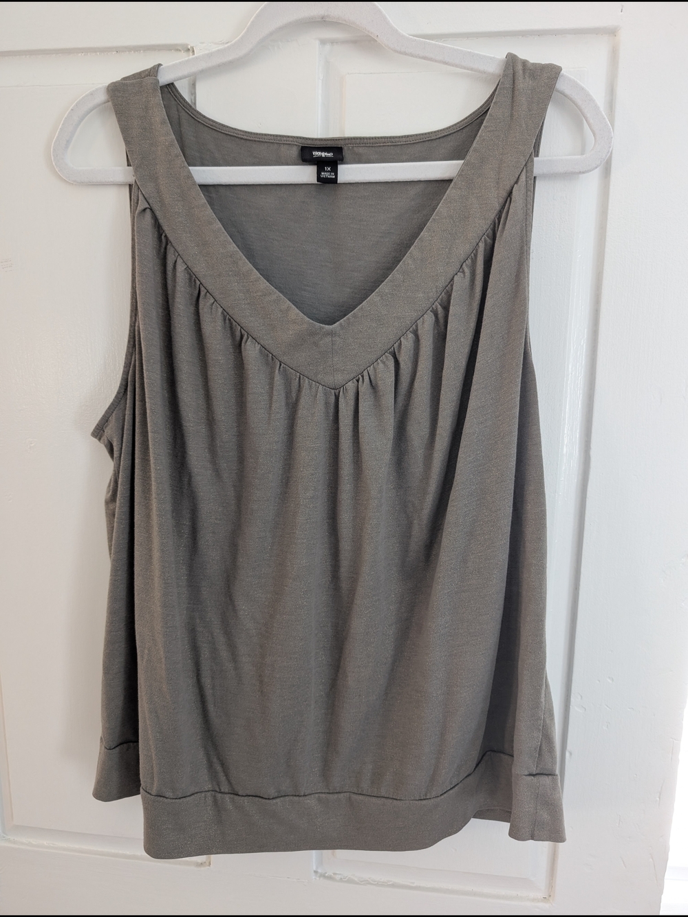 Mossimo Gray V-Neck Sleeveless Tank Top